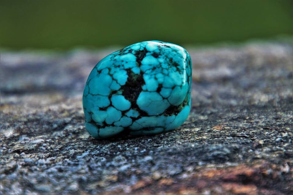 turquoise-gemstone-guide-of-the-meaning-and-uses-of-turquoise